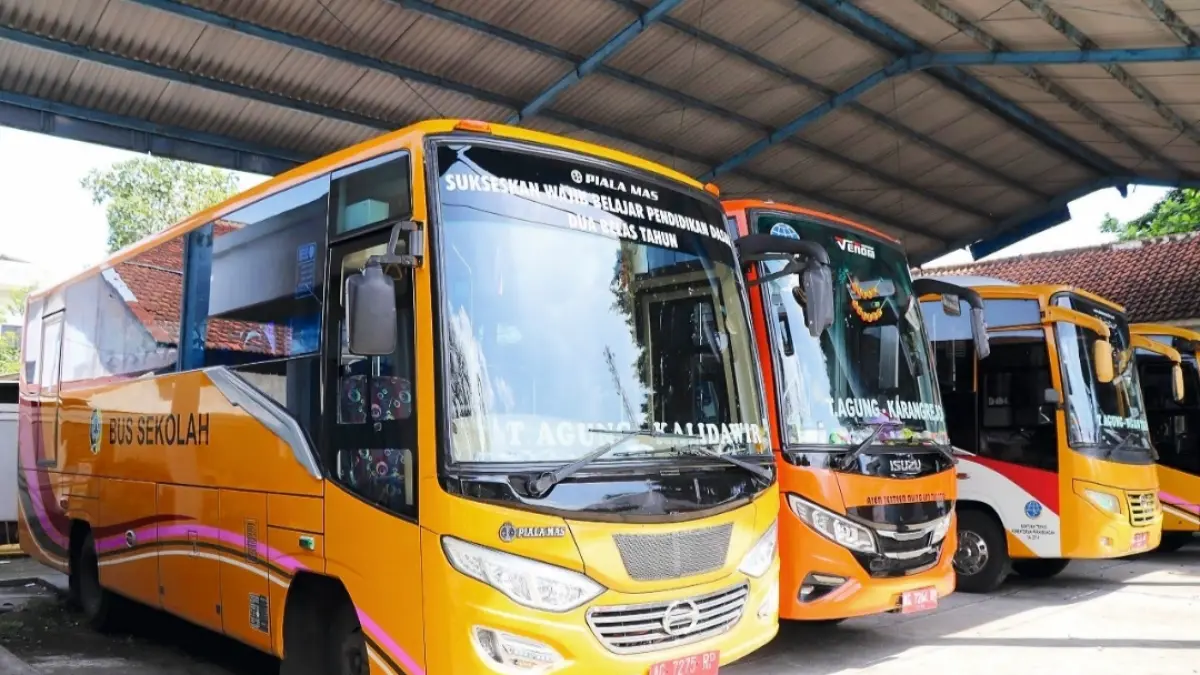 Bus sekolah milik Pemkab Tulungagung yang diharapkan bisa menekan angka kecelakaan pelajar yang cenderung tinggi beberapa waktu belakangan.(RINTO WAHYU/RADAR TULUNGAGUNG)