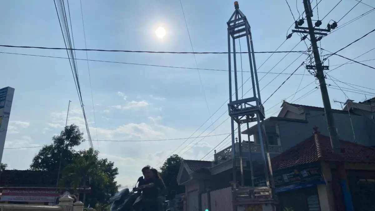 Matahari musim pancaroba masih bersinar dengan cukup terik beberapa hari belakangan. BPBD Tulungagung ingatkan potensi krisis air saat kemarau tiba.(DR PERDANA/RADAR TULUNGAGUNG)