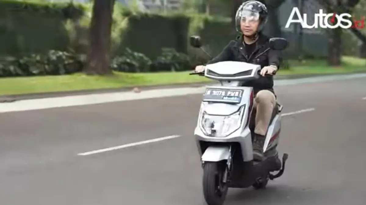 Motor listrik paling worth it di Indonesia 2026, dari Rp2,9 jutaan hingga jarak tempuh 130 km, ini 6 rekomendasi terbaik. ( screenshot youtube )