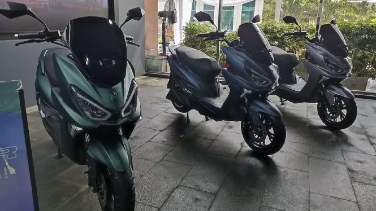 Polytron Fox R New Vibes 2025 hadir dengan warna baru stylish, fitur lengkap, dan desain maxi scooter yang makin menarik.