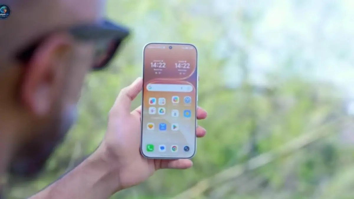 Rekomendasi HP 2 jutaan terbaik Mei 2026 dengan AMOLED 144 Hz, baterai 7000 mAh, dan 5G. Pilih sesuai kebutuhanmu!(screenshot youtube)