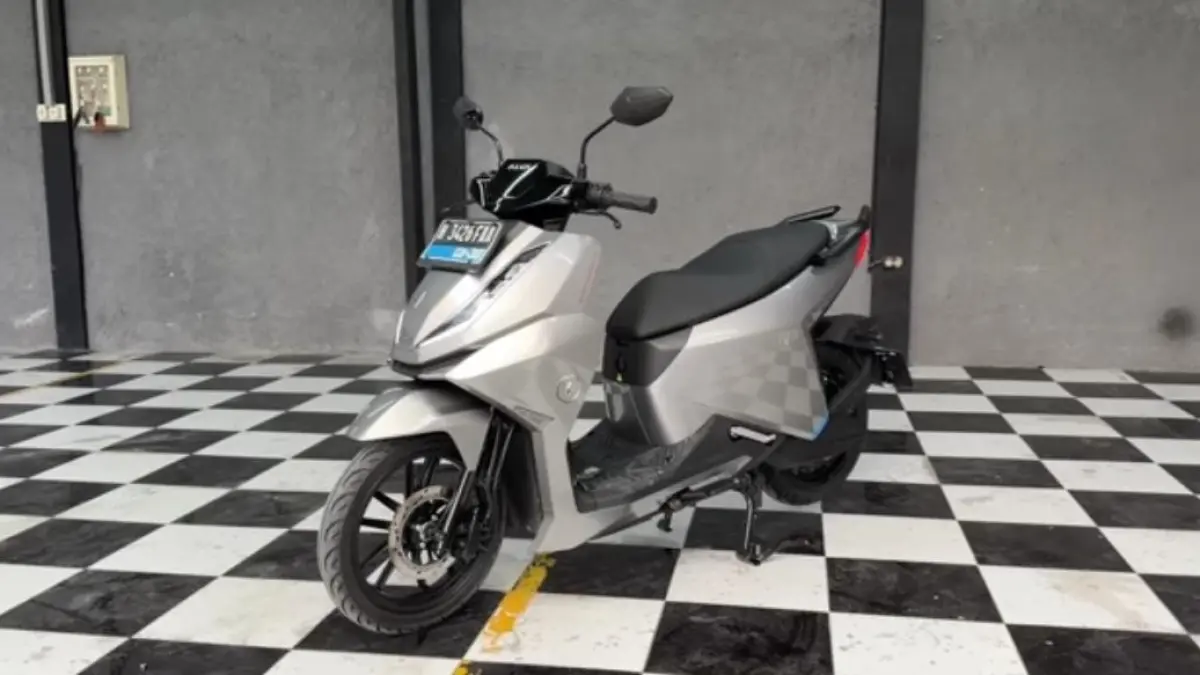 Test ride VinFast Viper, motor listrik 3000 watt dengan jarak 150 km siap masuk Indonesia, harga diprediksi 20 jutaan. ( screenshot youtube)