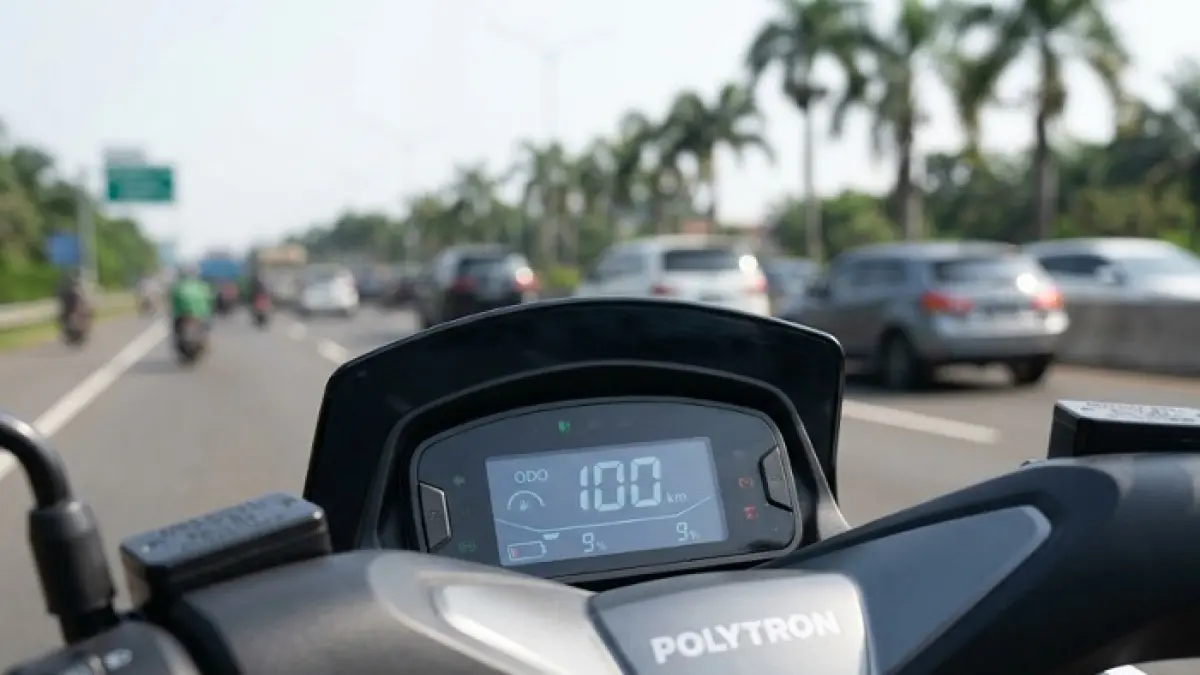 Polytron Fox 350 sukses tempuh 70 km rute Bogor-Puncak tanpa cas, baterai masih sisa 29 persen. (Ilustrasi Gemini AI)