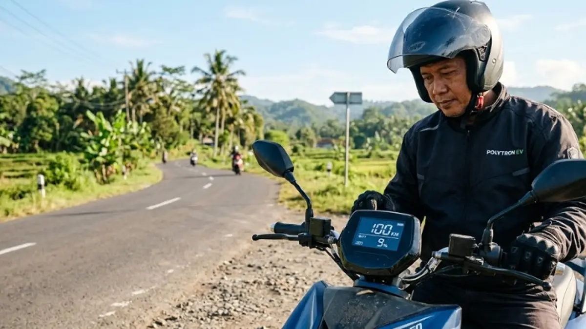 Polytron Fox 350 tembus 100 km dalam tes real jalan kota. Baterai masih sisa 9 persen. (Ilustrasi Gemini AI)