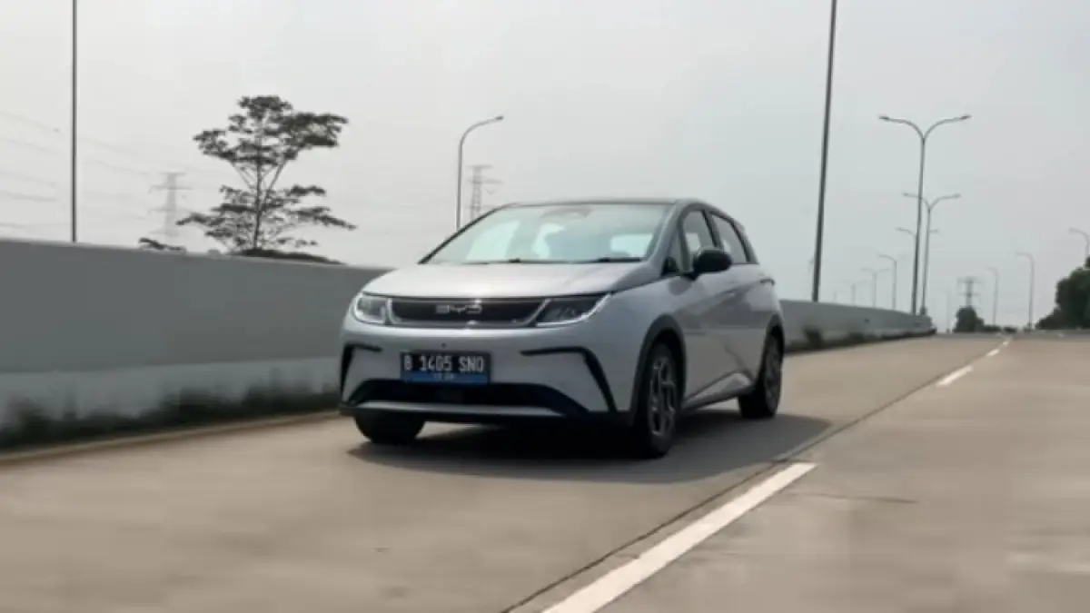 Review BYD Dolphin terbaru, mobil listrik hatchback dengan jarak tempuh 490 km dan tenaga 200 dk yang siap bikin rival waspada.
(screenshot youtube)