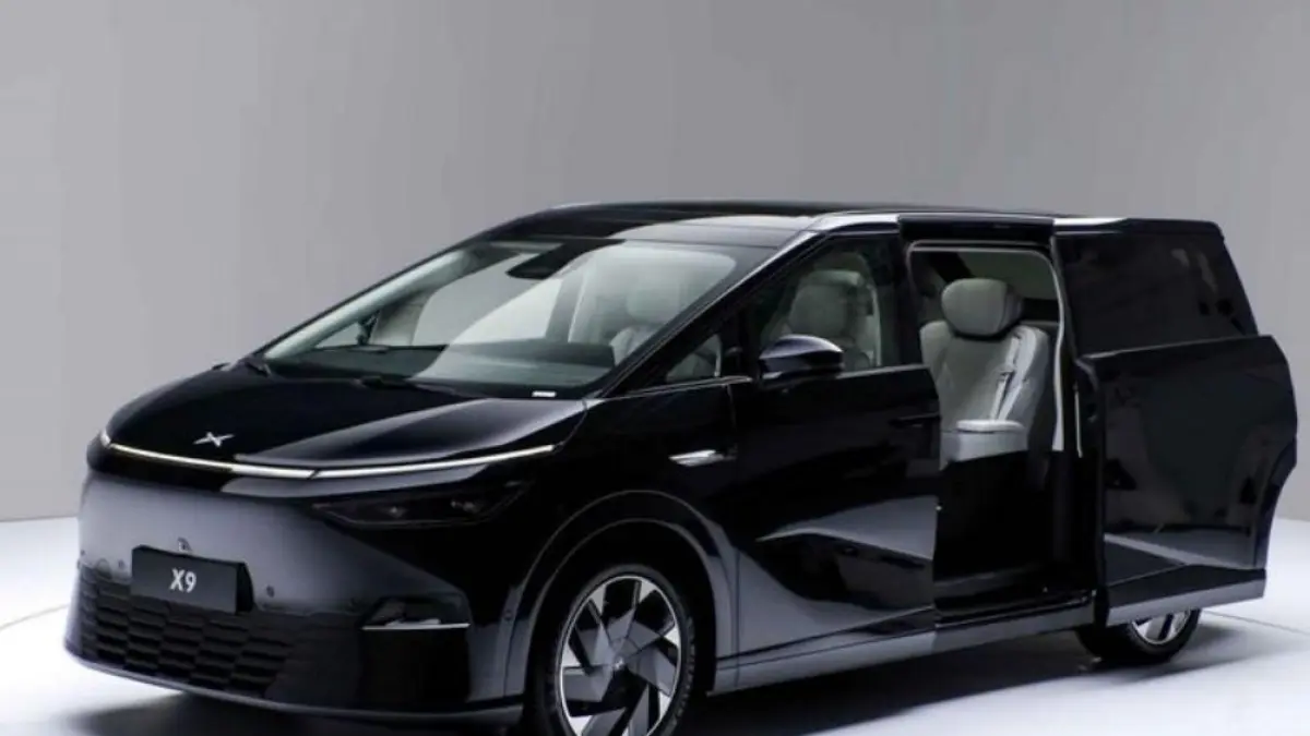 XPeng X9 hadir dengan auto parking super halus, kulkas 0 derajat, dan fitur canggih, siap jadi MPV listrik futuristis terbaik.(pinterest.com)