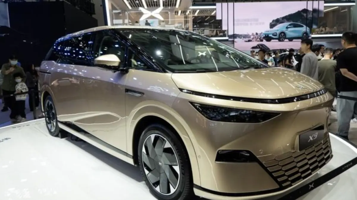 XPeng X9 hadir sebagai MPV listrik futuristis dengan fitur lengkap, interior mewah, dan jarak tempuh hingga 700 km.(pinterest.com)