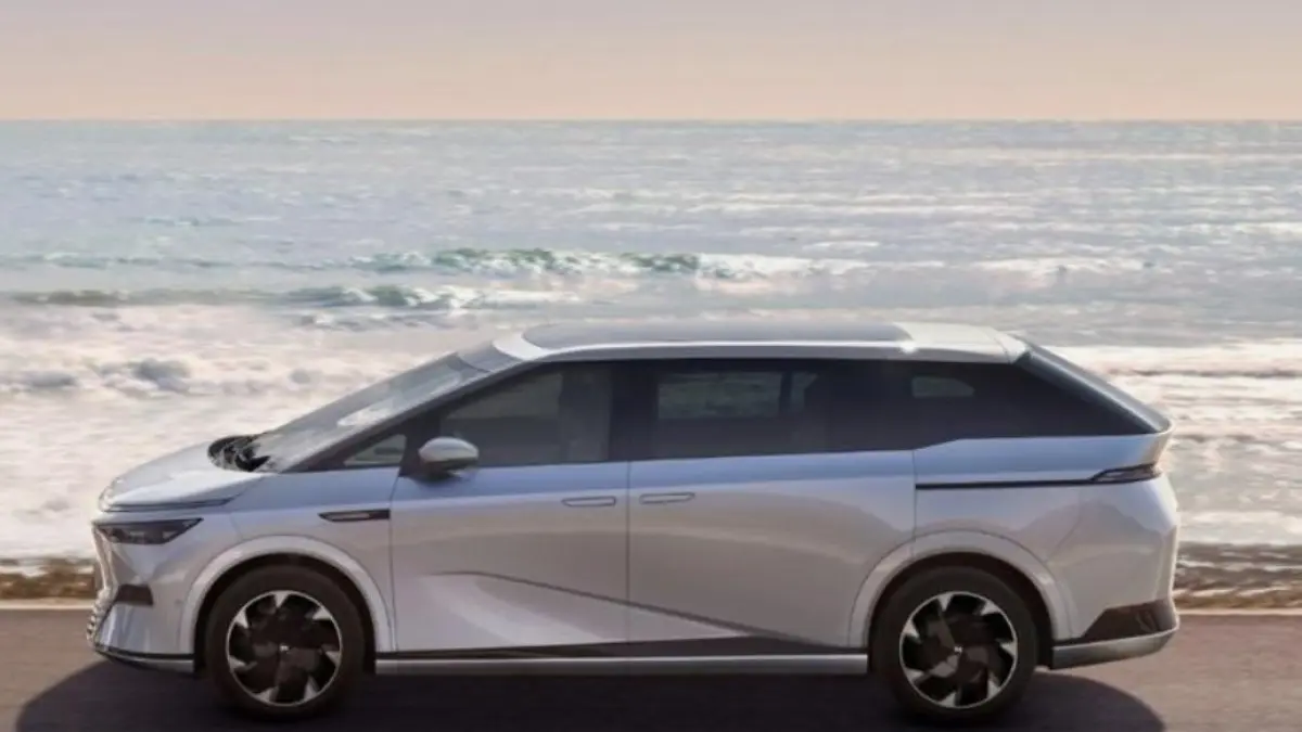 Xpeng X9 hadir sebagai MPV listrik mewah dengan fitur canggih, suspensi nyaman, dan teknologi futuristik yang kalahkan Lexus LM.(pinterest.com)