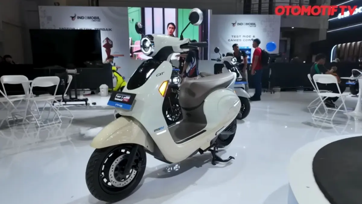 Motor listrik Indomobil QT Pro Rp18 juta hadir dengan jarak tempuh 135 km, top speed 70 km/jam, dan fitur lengkap. (screenshot youtube)