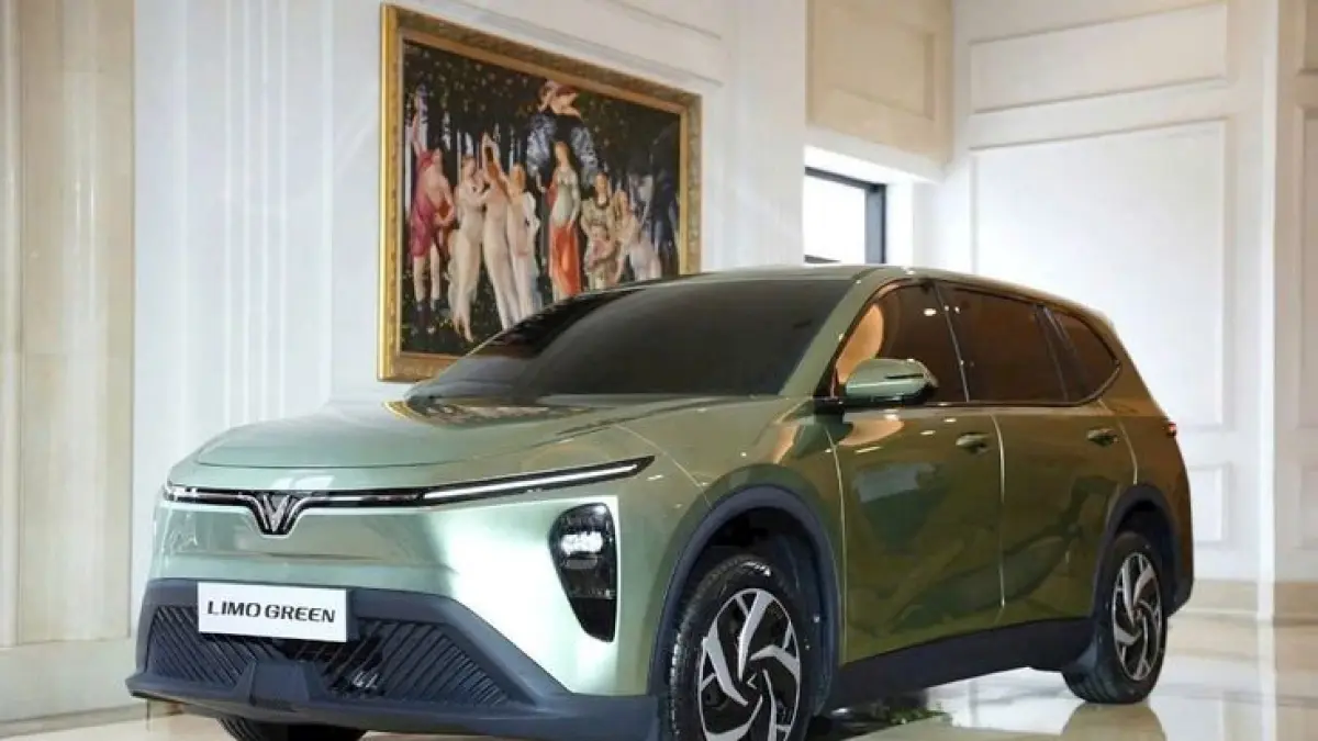 VinFast Limo Green, MPV listrik 7-seater Rp299 juta dengan jarak 450 km, cocok untuk bisnis taksi dan operasional hemat biaya. (Pinterest.com)