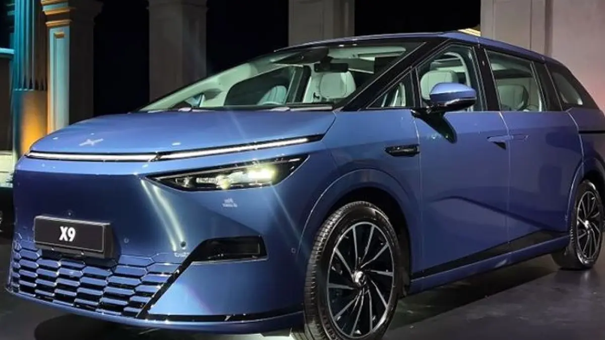 Xpeng X9 hadir sebagai MPV listrik futuristis dengan auto parking canggih dan kulkas 0 derajat yang siap menantang rival di kelasnya.(Gemini AI)
