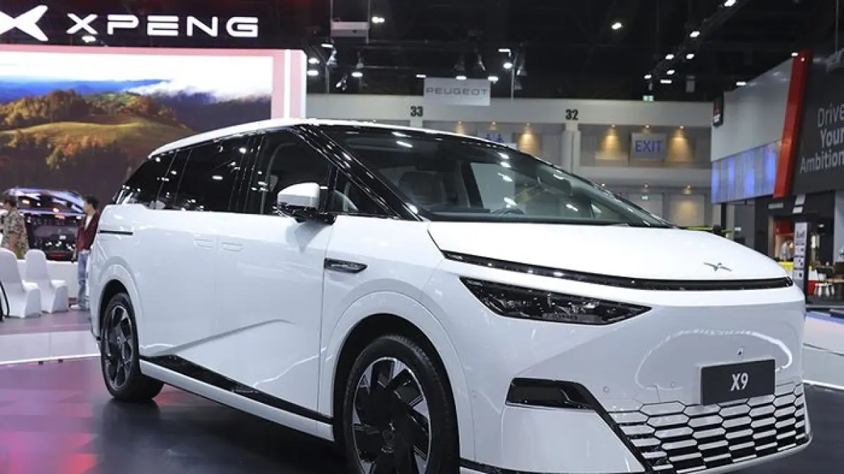 Xpeng X9 hadir sebagai MPV listrik futuristis dengan fitur lengkap, kenyamanan premium, dan harga kompetitif di bawah Rp1,1 miliar.(Gemini AI)