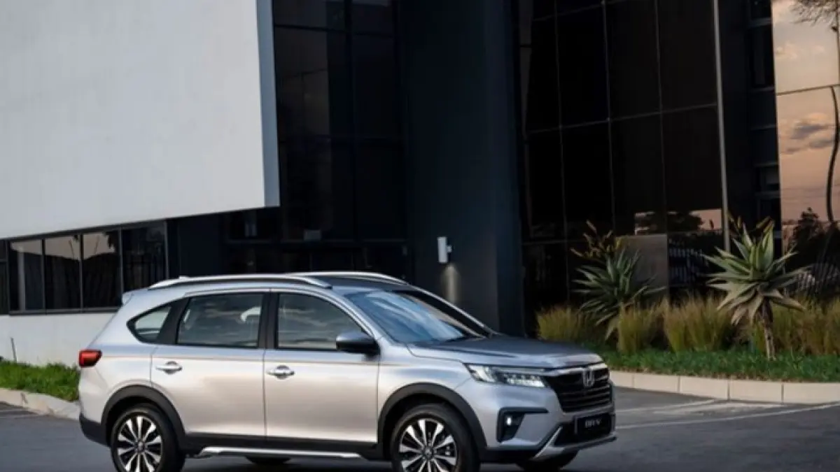 Honda BRV Sensing bekas kondisi seperti baru, fitur lengkap, harga menarik, jadi incaran mobil keluarga SUV modern.