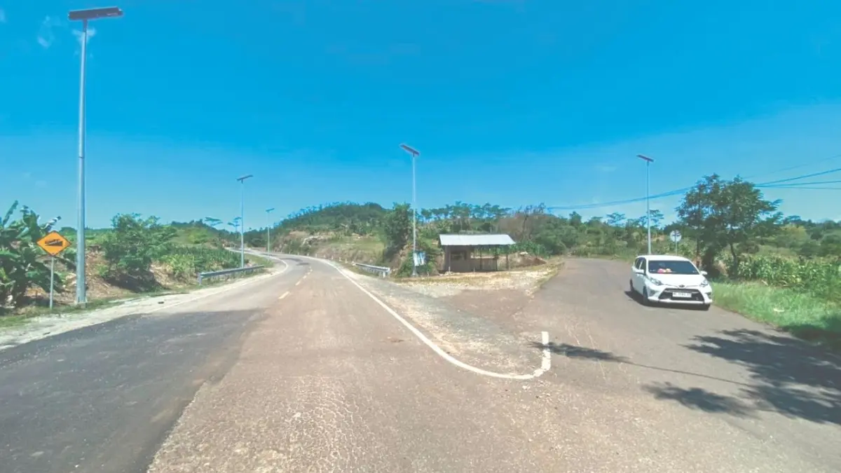 Kondisi pertigaan JLS yang menuju wilayah Kalidawir dan Pantai Popoh di Desa Besole, Kecamatan Besuki, Tulungagung.(DR PERDANA/RADAR TULUNGAGUNG)