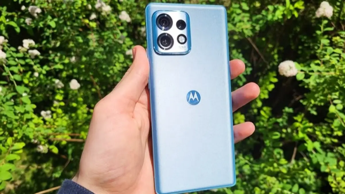 Motorola Edge 70 Fusion hadir dengan baterai 7.000 mAh, layar AMOLED 144Hz, kamera 4K, dan Snapdragon 7s Gen 4.