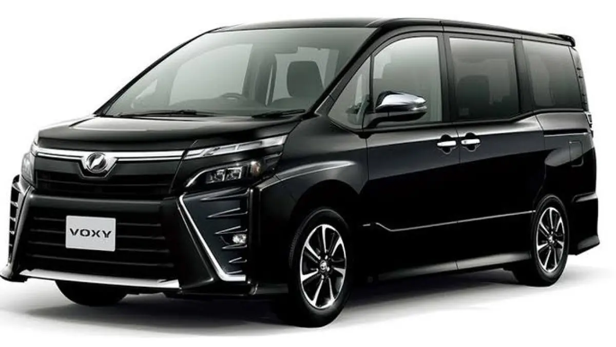 Toyota Foxy 2026 hadir sebagai MPV hybrid futuristik dengan pintu geser elektrik, kabin luas, dan fitur canggih untuk keluarga modern. (Pinterest.com)