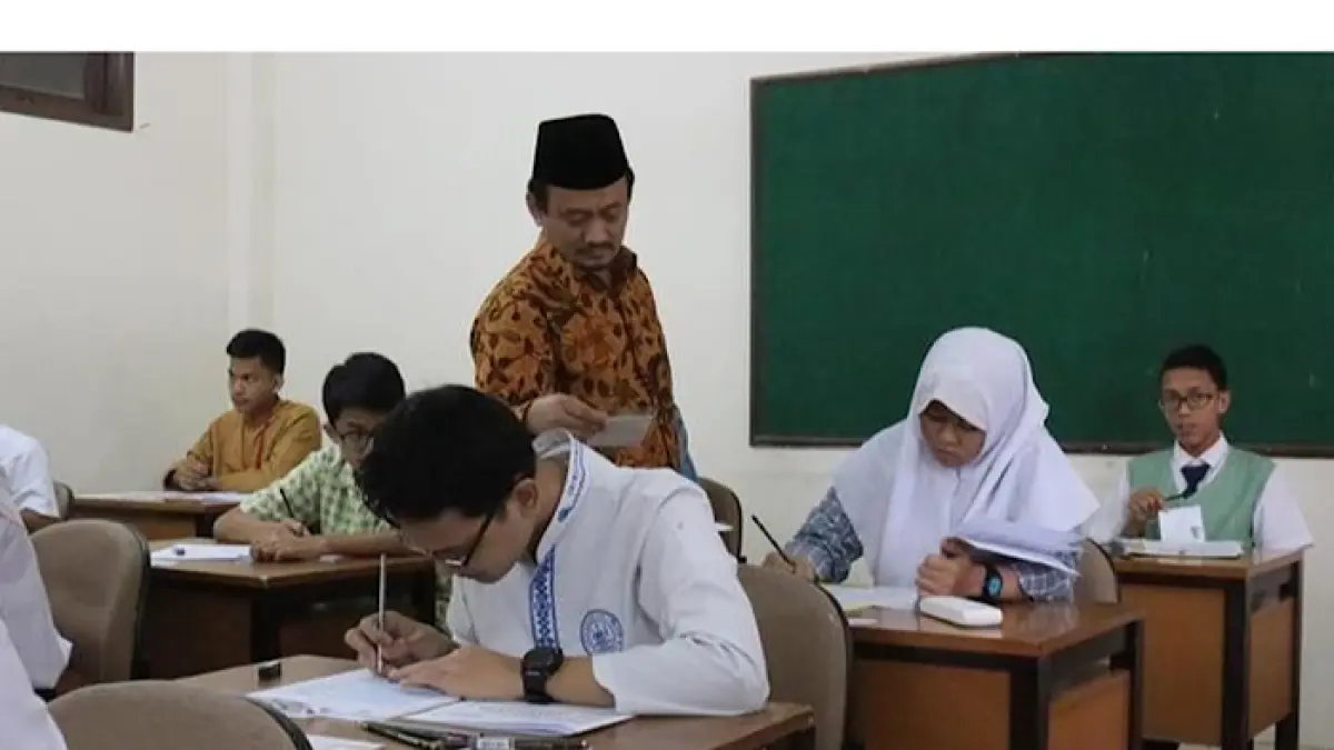 Guru honorer resmi berubah jadi guru non ASN mulai 2027. Pemerintah siapkan skema PPPK Paruh Waktu bagi guru.(pinterest)