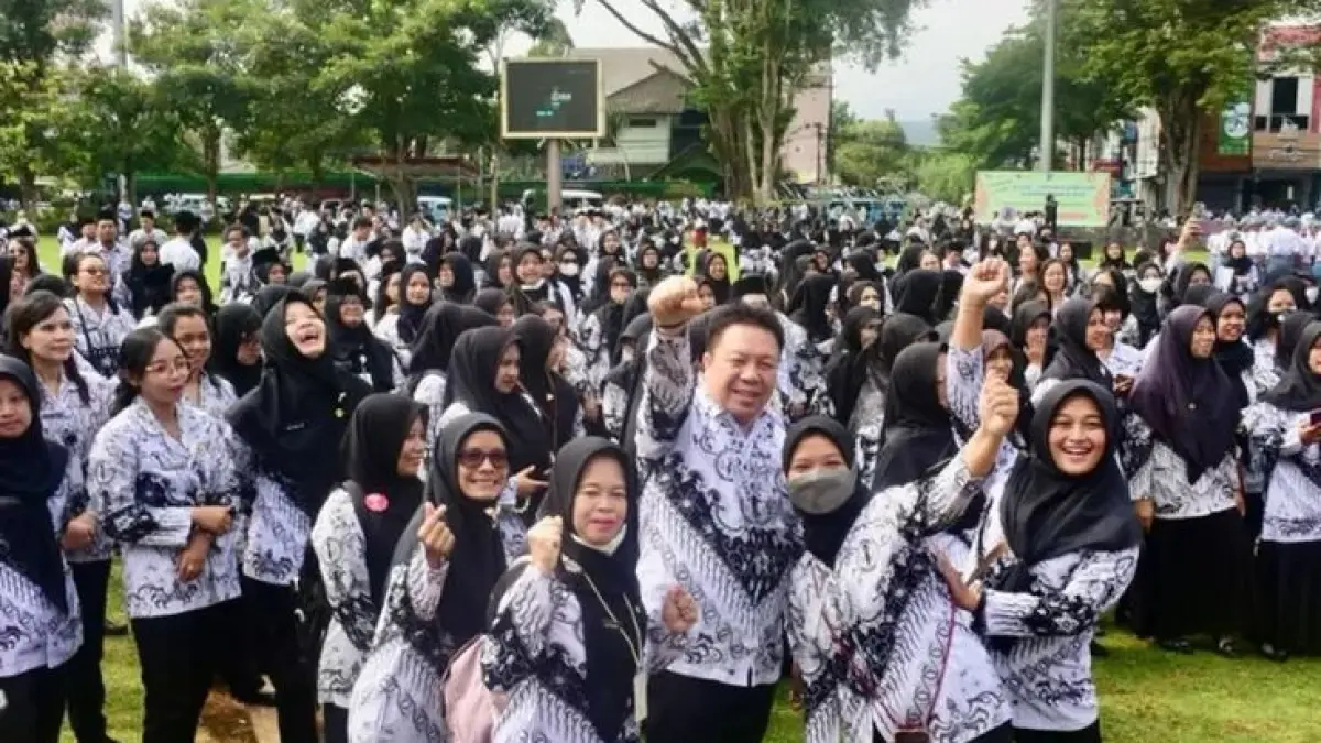Kenaikan gaji PNS 2026 masih dikaji, sementara TASPEN menegaskan belum ada keputusan resmi soal pensiun dan rapelan.(Pinterest)