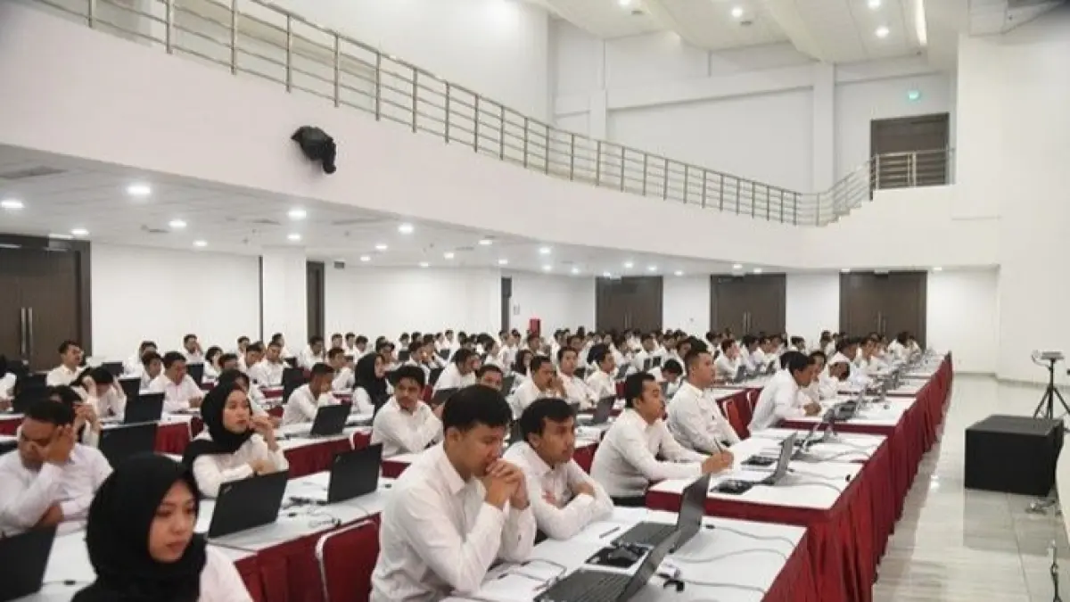 Nasib honorer non database BKN 2026 belum jelas. Ribuan guru dan nakes Lombok Tengah terancam tak diperpanjang. (Pinterest) 