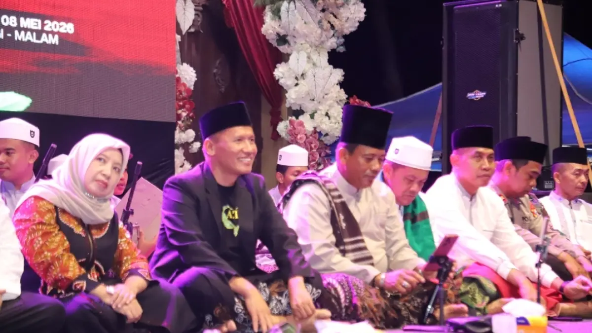Plt Bupati Tulungagung Ahmad Baharudin saat menghadiri istighosah di pesisir Pantai Sine
