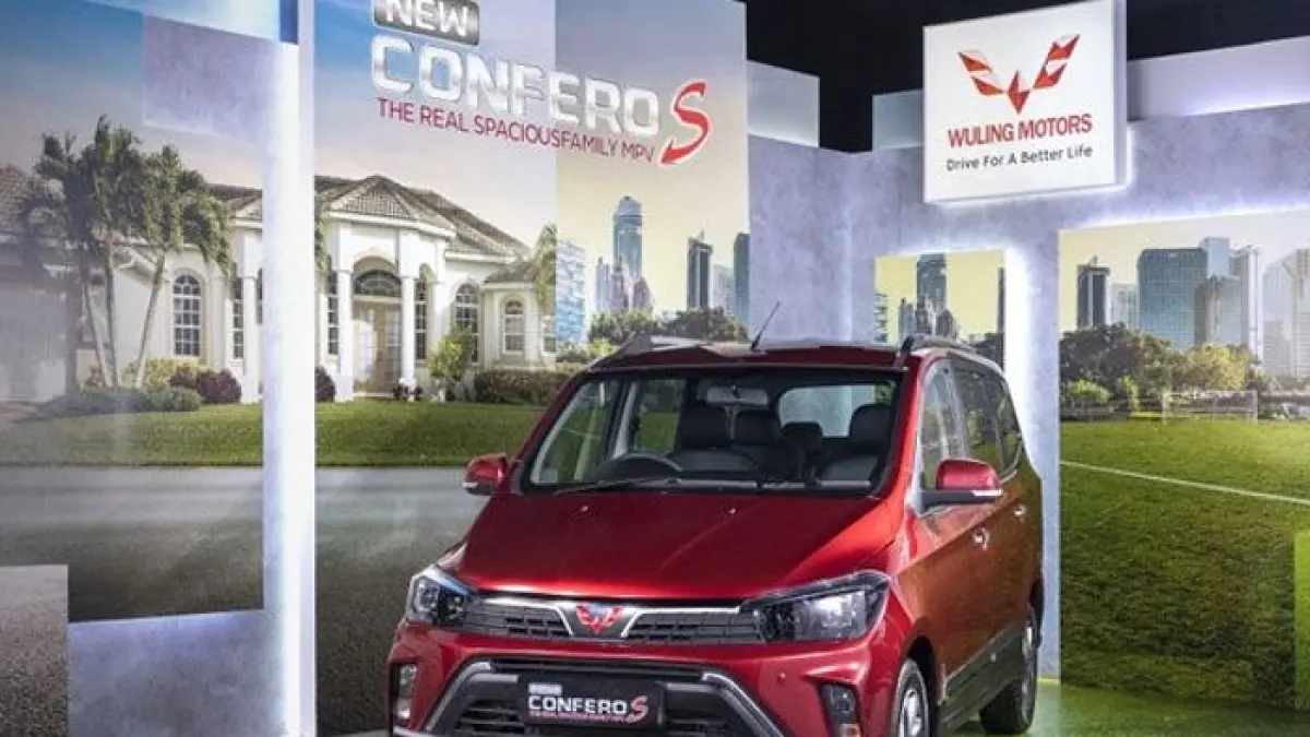 Wuling Confero hadir dengan kabin luas, fitur lengkap, mesin irit, dan harga mulai Rp180 jutaan untuk keluarga Indonesia.(Gemini AI)