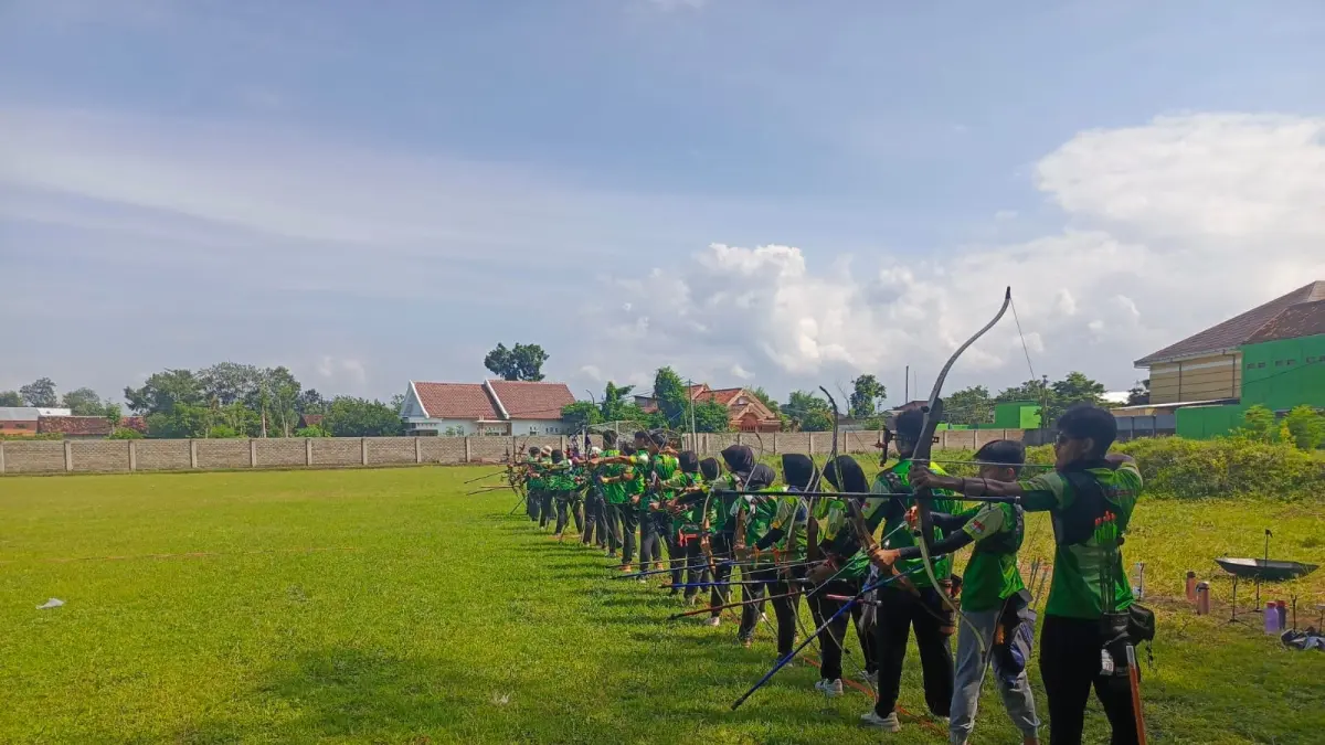 Salah satu cabang olahraga KONI Tulungagung mulai latihan menuju Porprov Jatim 2027.(SANDY YUWANA/RADAR TULUNGAGUNG)