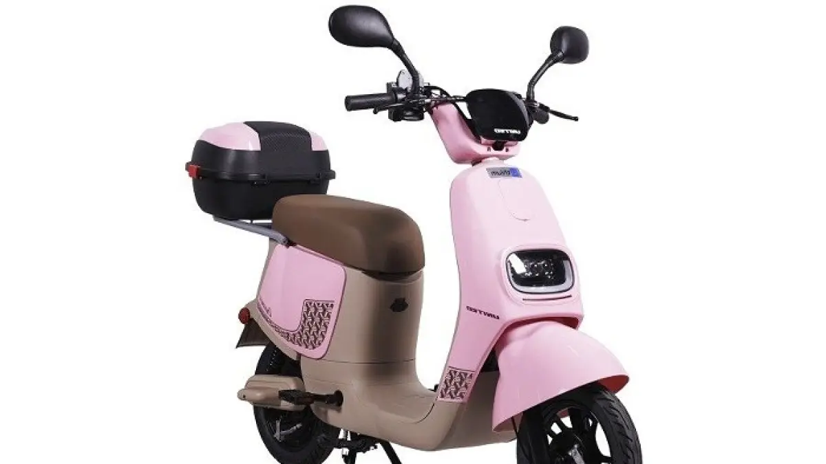 Sepeda listrik United Salvador 2.0 hadir dengan motor 600 watt, kecepatan hingga 43 km/jam, dan jarak tempuh 60 km.(Gemini AI)