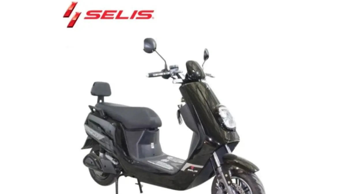 Lampu utama Selis E-Max mendadak mati setelah 3 minggu pemakaian, pemilik bongkar sendiri dan temukan masalah pada sirkuit.(Pinterest)