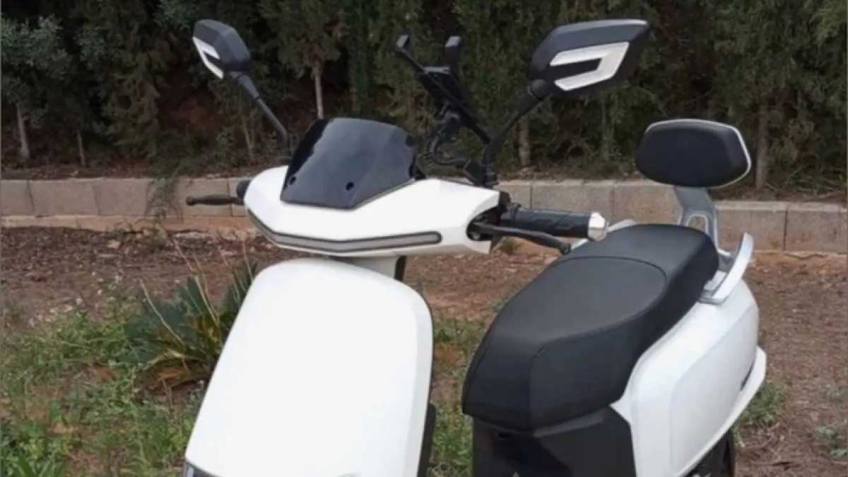 Sunra Robo S hadir sebagai motor listrik futuristik dengan fitur modern, dual battery, dan performa kencang. (PINTEREST)