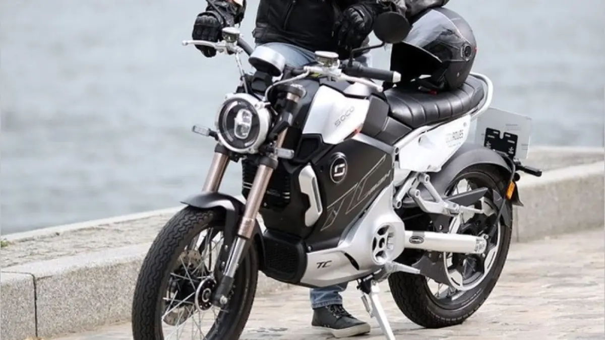 Super Soco TC Max motor listrik tampil sporty dengan desain café racer modern dan teknologi kendaraan masa kini. (PINTEREST)