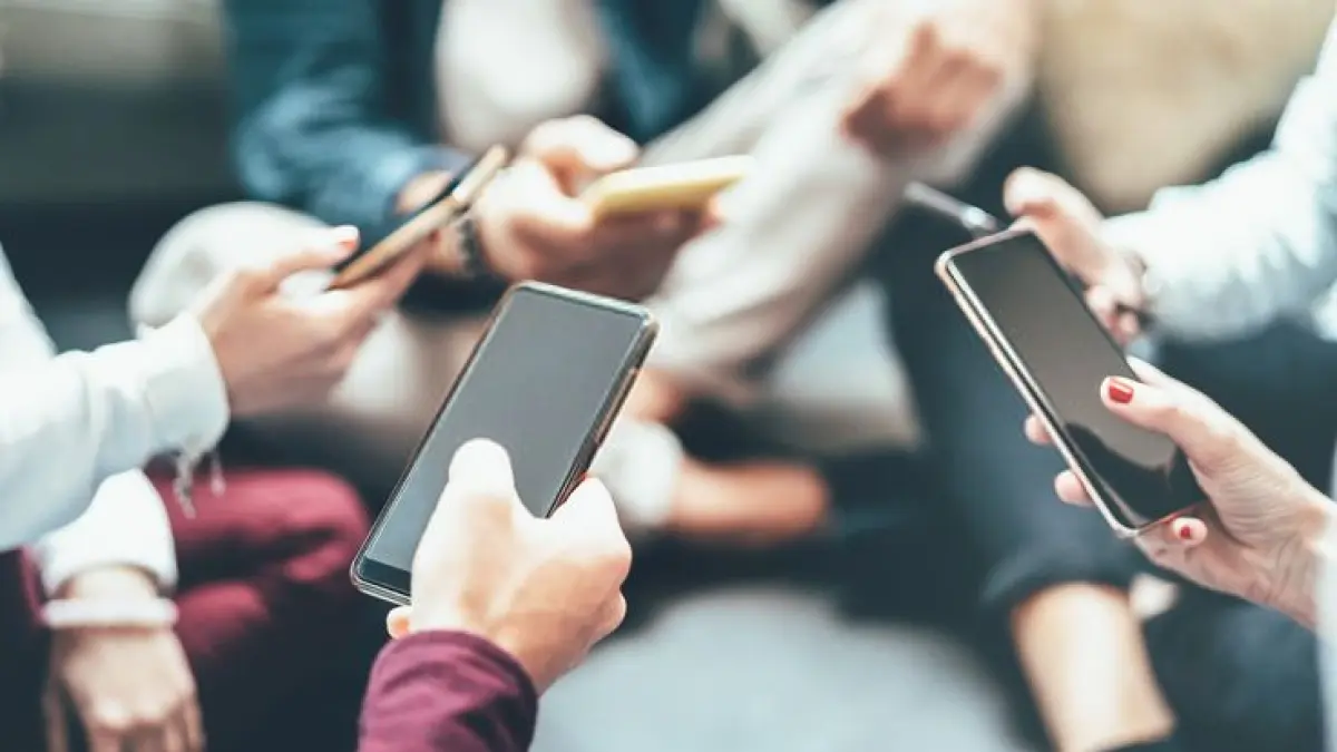 HP OPPO terbaik harga 1 sampai 2 jutaan 2026 hadir dengan baterai jumbo, fast charging, dan desain premium. (Pinterest.com)
