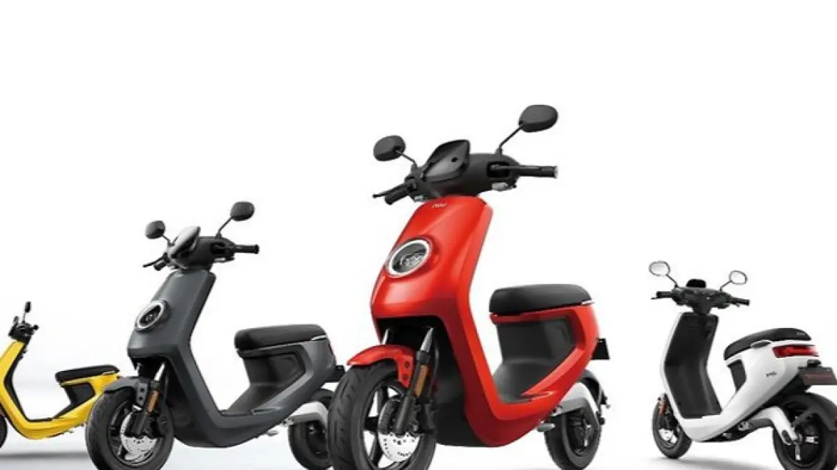 Motor listrik jarak terjauh kini tembus 235 mil. Simak daftar motor listrik premium dengan performa setara superbike.