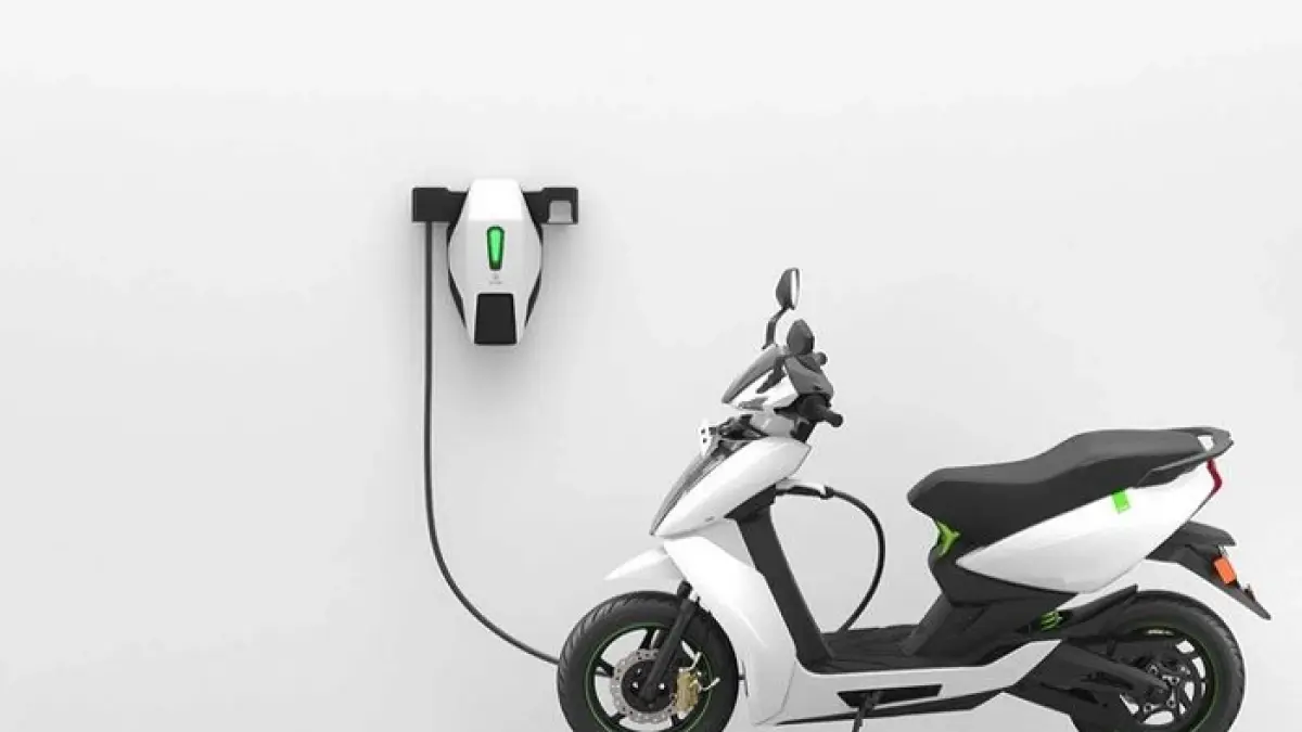 Motor listrik murah mulai Rp15 jutaan hadir dengan fitur modern dan jarak tempuh hingga 130 km. Ini 5 rekomendasinya.