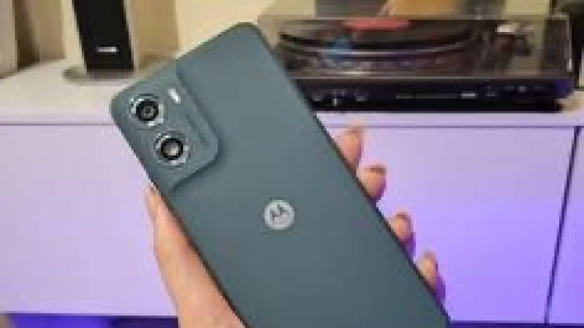 Motorola Moto G06 Power hadir dengan baterai 7000 mAh, layar 120 Hz dan Android stock, cocok jadi HP 1 jutaan terbaik.