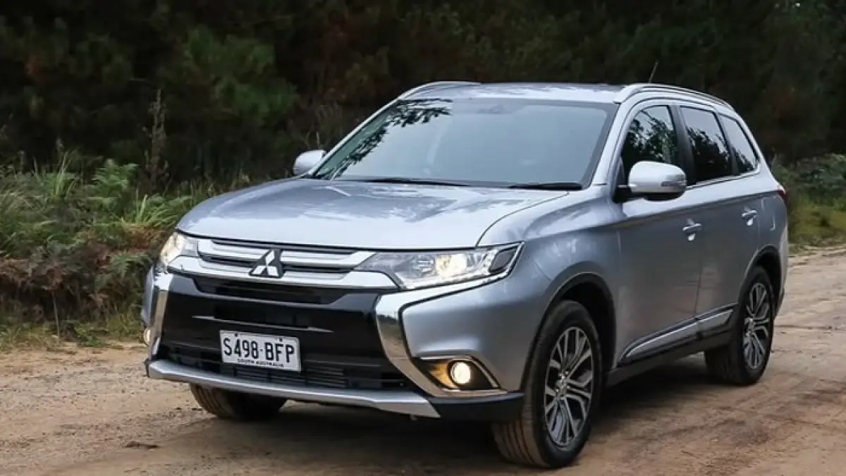 Toyota Veloz Hybrid 2026 jadi MPV hybrid paling irit dengan konsumsi BBM hingga 1:30 km per liter, harga mulai Rp303 juta.(Pinterest)