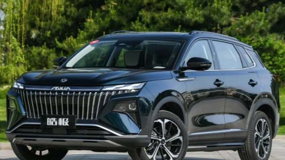 Ziker 8X tertangkap kamera saat uji jalan. SUV premium China ini diprediksi meluncur 2026 dengan teknologi hybrid modern.(Pinterest)