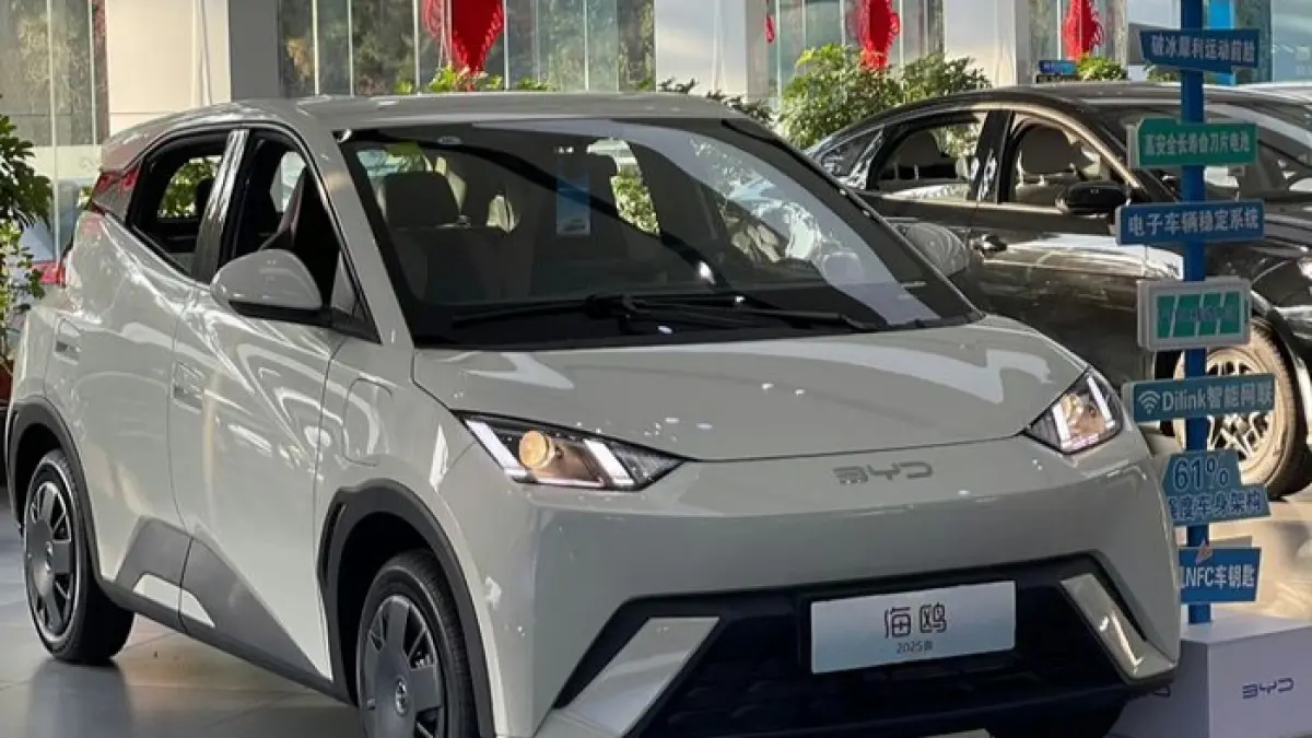 Harga BYD Dolphin disebut tembus 300 jutaan dengan promo cashback, DP ringan, dan fitur lengkap di pasar mobil listrik Indonesia.