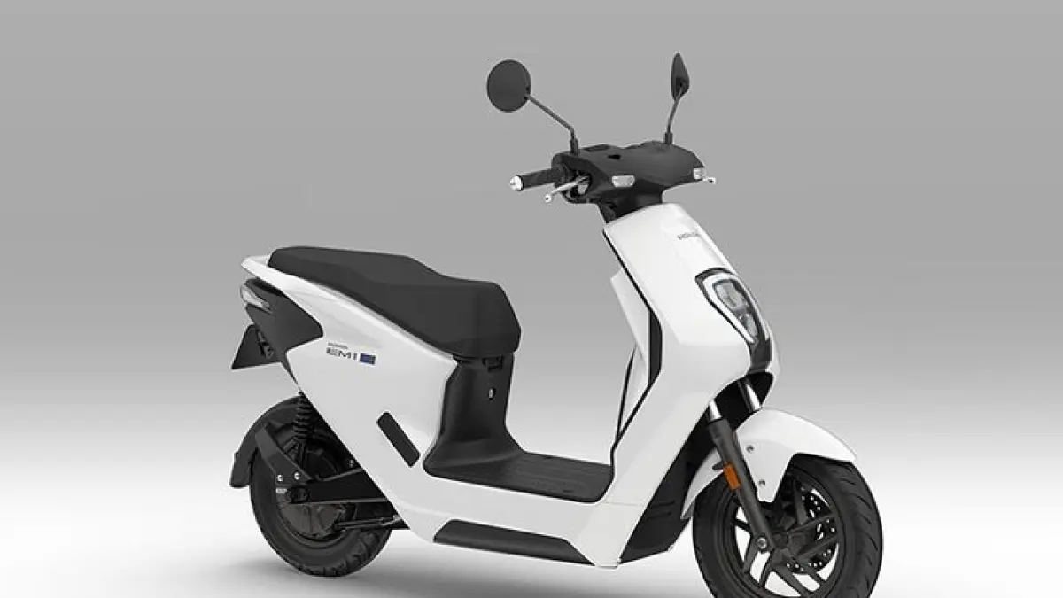 Honda EM1 e hadir dengan riding quality mirip Honda Beat. Motor listrik Rp33 jutaan ini punya range 41 km.(Gemini AI)