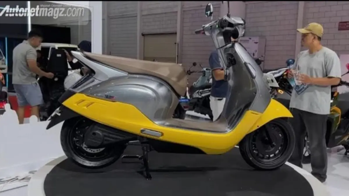 Indomobil eMotor QT hadir dengan harga Rp15 juta tanpa sewa baterai, desain retro modern dan jarak tempuh hingga 135 km.