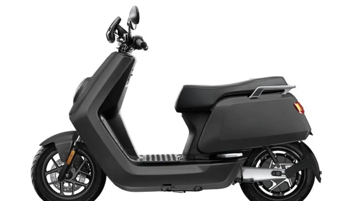 Motor listrik NIU GTS hadir dengan fitur GPS, baterai jarak jauh, dan teknologi modern yang cocok untuk touring maupun harian.(Gemini AI)