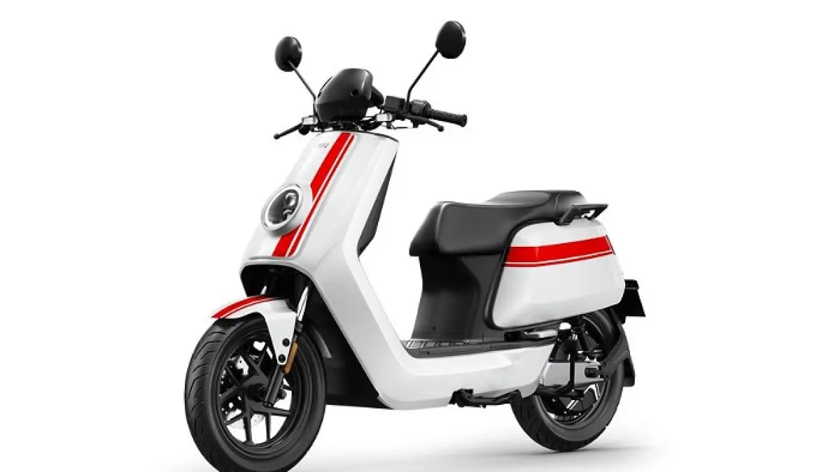 Motor listrik NIU NQi GTS Pro hadir dengan dua baterai removable, motor Bosch, GPS tracker, dan fitur premium modern.(Gemini AI)