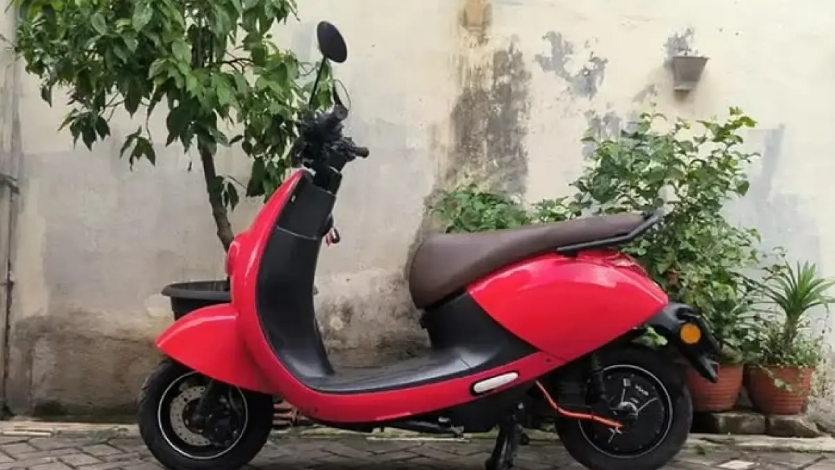 Motor listrik VR Q1 Elektrik hadir dengan desain retro modern, hemat listrik, dan cocok untuk mobilitas harian di perkotaan.(Gemini AI)