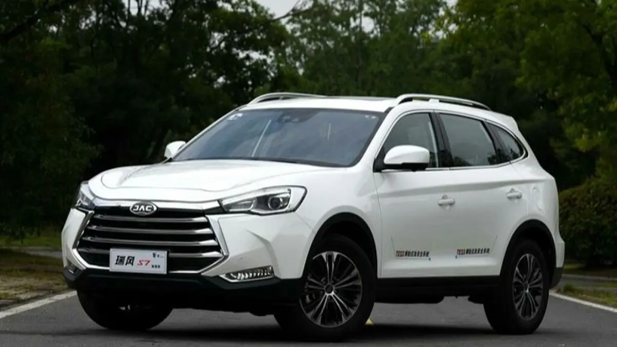 Wuling Alvez bikin kaget setelah dites Motomobi. SUV Rp295 juta ini ternyata sanggup tembus 20,6 km per liter. (Pinterest) 