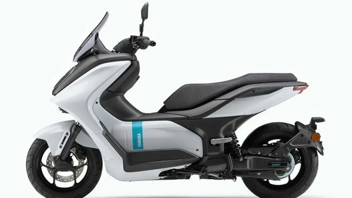 Yamaha E01 siap hadir di Indonesia dengan jarak tempuh 104 km, fast charging 1 jam, dan performa mirip Yamaha NMAX.(Gemini AI)