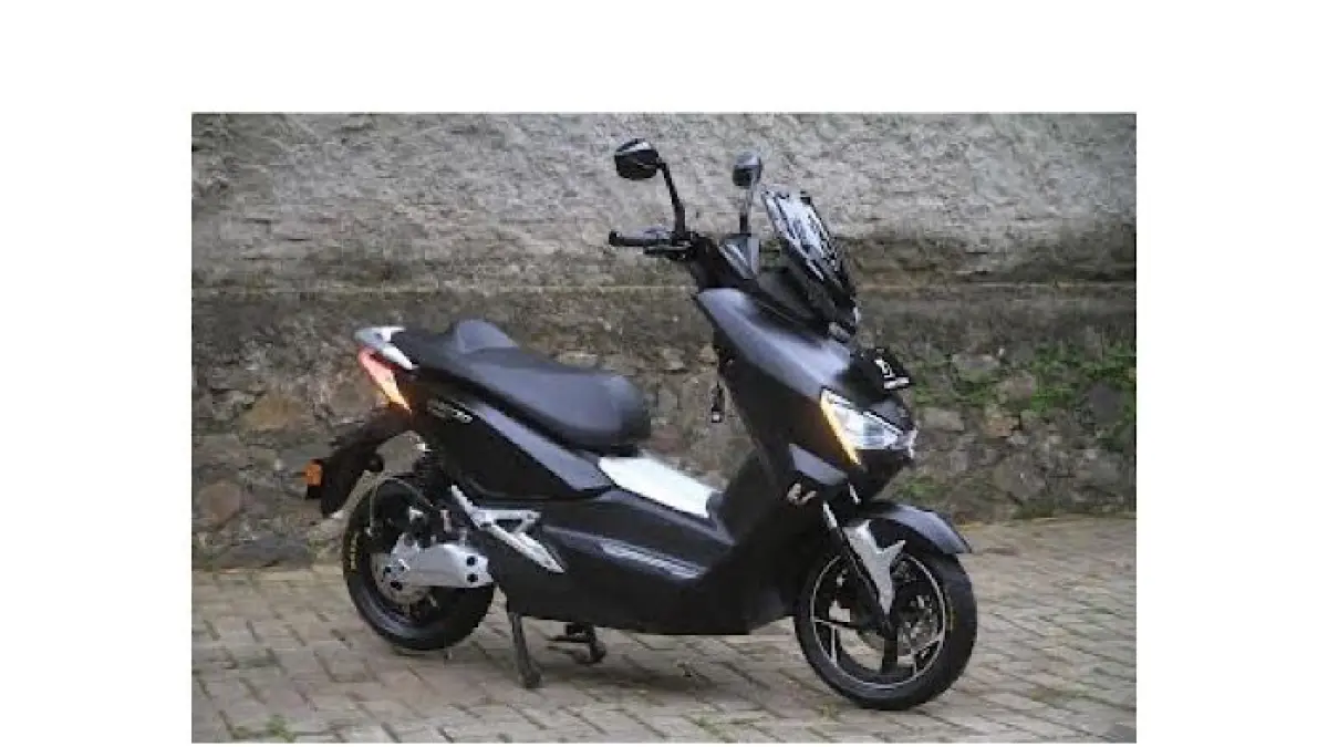 Motor listrik United T1800 hadir dengan desain sporty futuristis, dua baterai, dan biaya cas super irit.(pinterest)