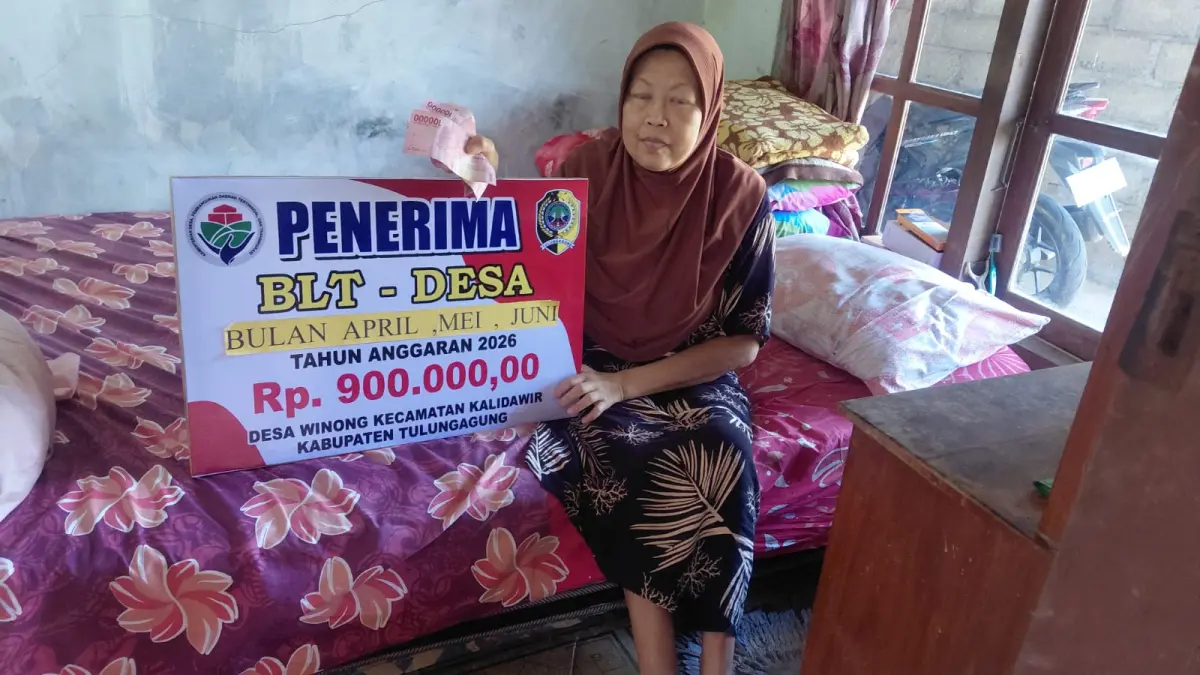 Salah satu penerima bantuan sosial di Desa Winong, Kecamatan Kalidawir, Kabupaten Tulungagung.