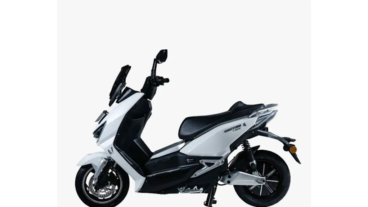 United TX1800 hadir dengan desain maxi scooter, fitur racing sound, dan jarak tempuh hingga 150 km. Simak review lengkapnya!(pinterest)