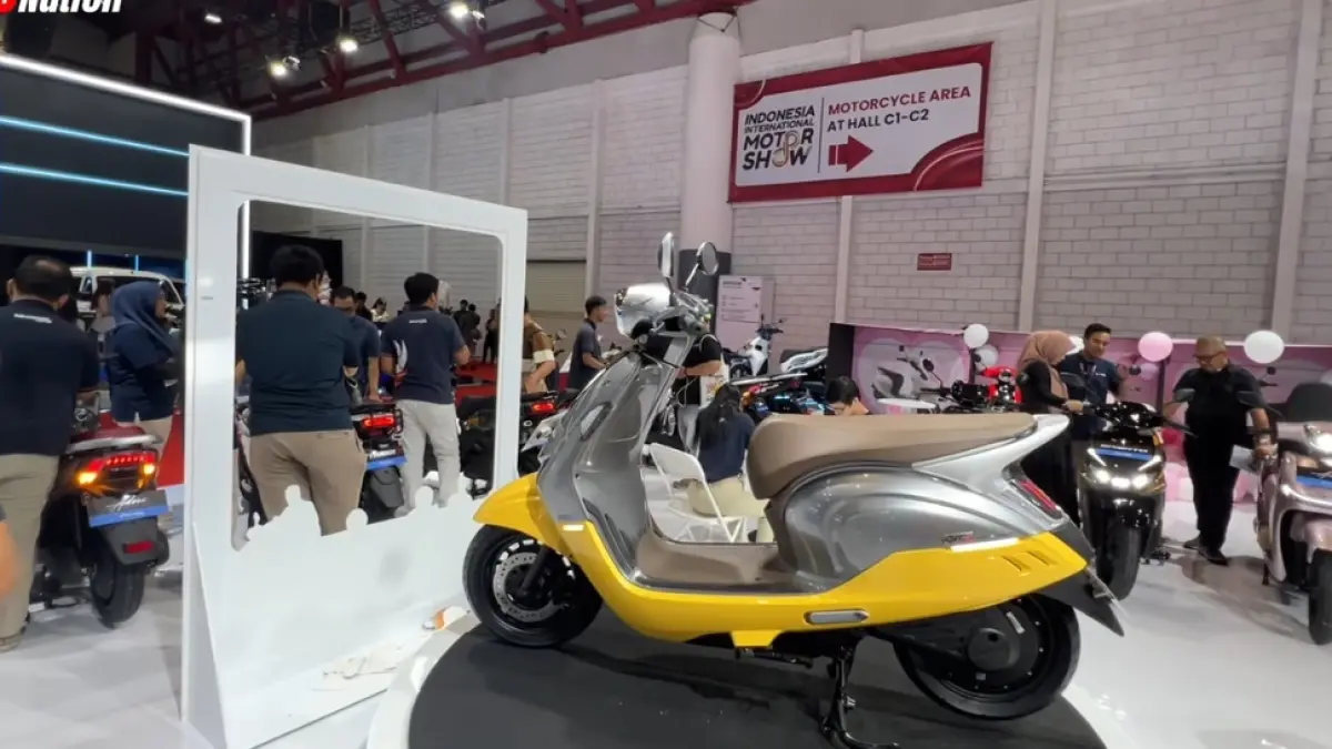Indomobil E-Motor Tirano hadir dengan desain sporty, jarak tempuh 100 km, dan harga Rp25 jutaan. Cocok untuk mobilitas harian.
(screenshot youtube)