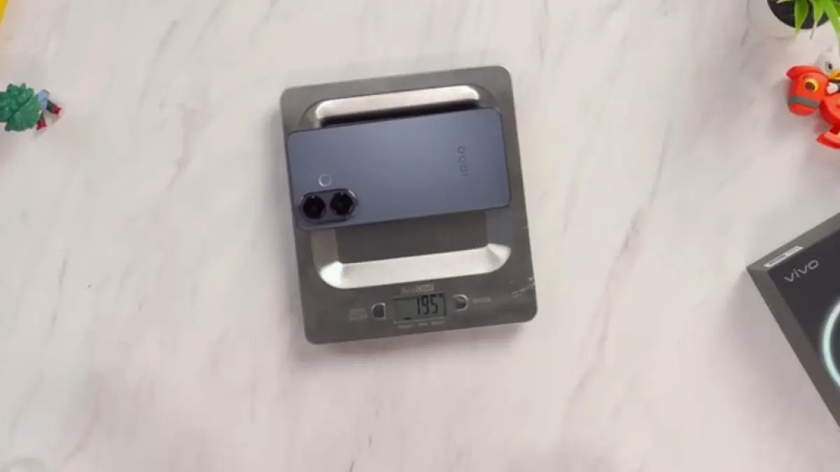iQOO Z10R hadir dengan spek setara Vivo V60 Lite Rp5 juta, tapi dijual mulai Rp3 jutaan. Ini fitur unggulannya.(screenshot youtube)