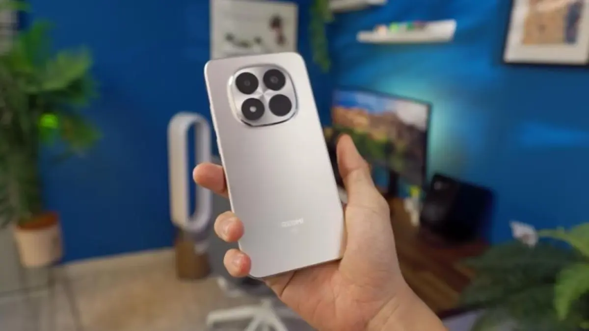 Redmi Note 15 Pro Plus hadir dengan Snapdragon 7s Gen 4, layar curved, dan fast charging 100W. Worth it dari versi Pro?
( screenshot youtube )